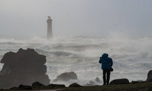 Oluja Goretti udara po Francuskoj i Britaniji: Stotine tisuća ostalo bez struje