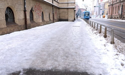 Zagreb se sprema za poledicu: Preventivno se sole ceste, za vikend se zatvara Sljemenska cesta