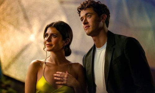 Netflix ima novu romantičnu poslasticu: Fanovi su u transu, a kritika film naziva 'prestižnim smećem'