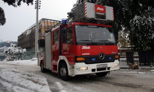 Vatrogasci imaju pune ruke posla, evo koliko su intervencija imali zbog snijega