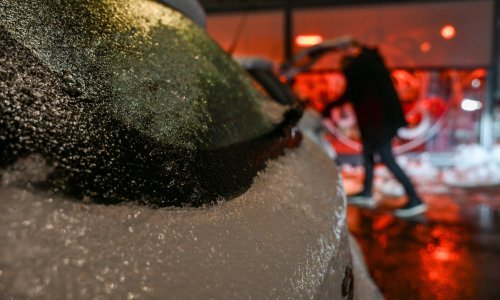 FOTO/VIDEO U Zagrebu pala ledena kiša, ulice zaleđene