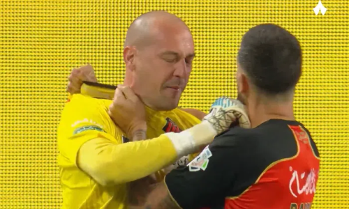 Pogledajte kako je Milan Borjan nasrnuo na suigrače: Jednog udario šakom, drugog glavom