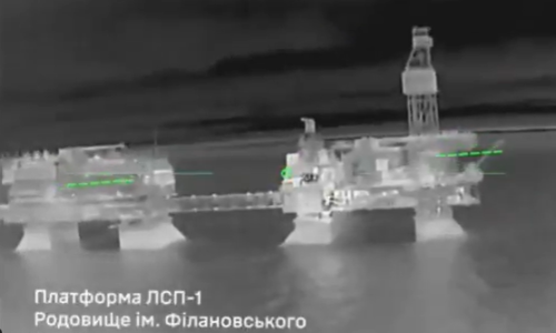 VIDEO Ukrajinska vojska: Napali smo dronovima tri ruske naftne platforme