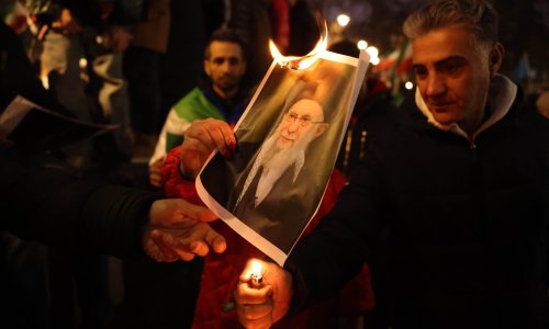 Raste broj mrtvih u Iranu, Teheran prijeti ciljati američke baze