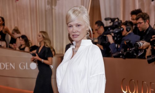 Pamela Anderson zablistala u komadu nosivom u svim prigodama, a tek frizura...