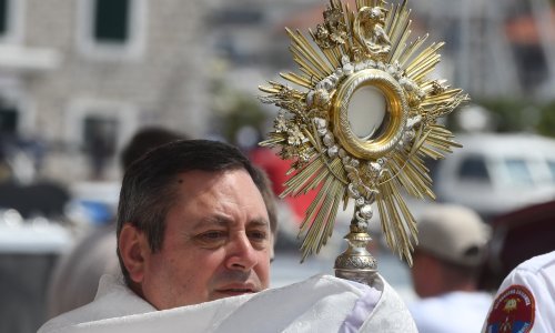 Vodički župnik objavio koliko je novca dobio od blagoslova