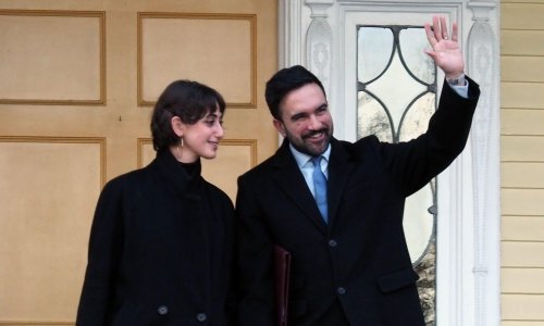 U stajlingu od vječnih komada: Prva dama New Yorka stigla u novi dom sa suprugom