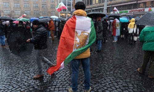 Diplomati se povlače i pozivaju svoje građane: Napustite Iran odmah!