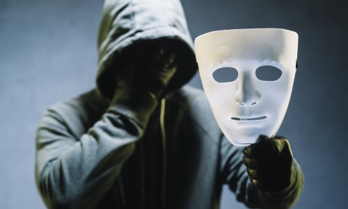 Građani prijavili ljude s uznemirujućim maskama koji ulaze u dvorišta