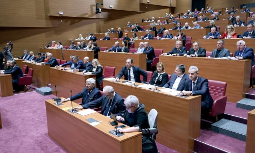 Zastupnici ponovno u klupama: Kojim će pitanjima rešetati Plenkovića i ministre?