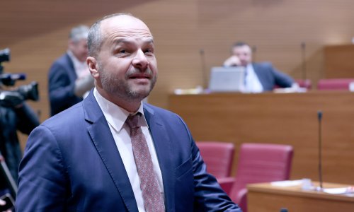 Šef SDP-a pitao Plenkovića o političkoj trgovini, jedna je izjava HDZ-ovca nasmijala zastupnike