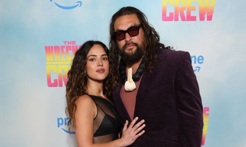Pali su i poljupci: Jason Momoa nije skidao pogled s predivne djevojke u senzualnoj haljini