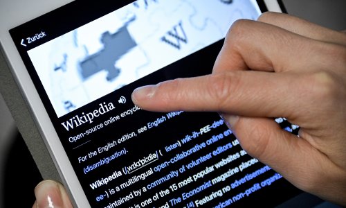 Četvrt stoljeća simbola 'novog interneta': Wikipedia slavi 25 godina, a izazova je sve više