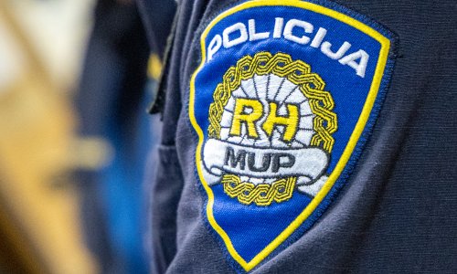 Muškarac u Svetom Ivanu Zelini teško ozlijedio majku pa otišao u kafić