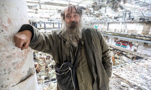 Preminuo je Hrvoje Gospočić, novinar, fotograf, slikar, performer i beskućnik