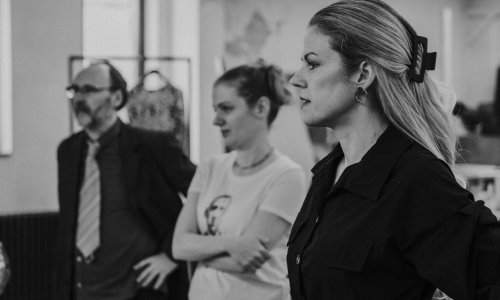 Što se događa kad obiteljska komedija preraste u društveni lom: britanska drama nova premijera HNK-a Osijek