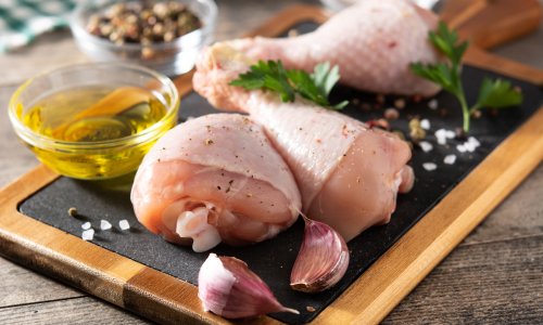 Šokantni rezultati: Više od polovice pilećih prsa u trgovinama sadrži bakterije koje antibiotici ne mogu ubiti