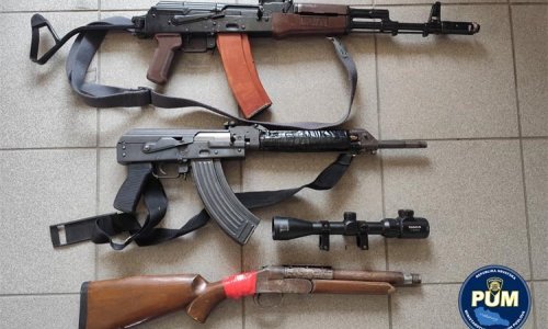 FOTO Mladić usred noći glasno puštao glazbu: Policija mu pronašla tri puške