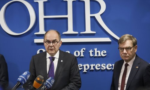 Schmidt: 'Ostat ću na dužnosti sve dok ne završim mandat'