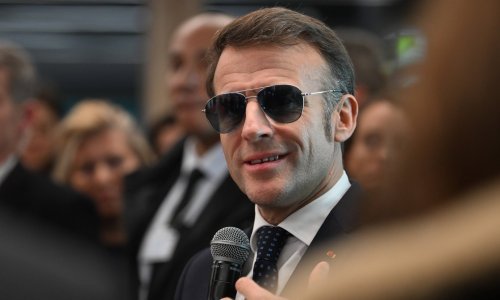 Svi pričaju o sunčanim naočalama Emmanuela Macrona u Davosu: Ne, nije ono što mislite