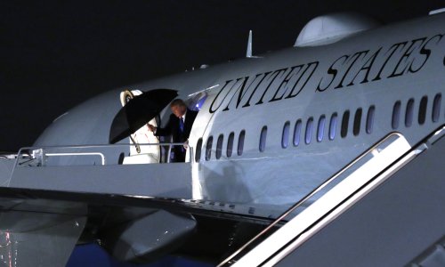 Prekinut Trumpov let za Davos: Air Force One naglo se okrenuo i vratio