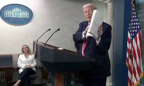 VIDEO Scena s posljednjeg Trumpova obraćanja postala viralna: Ovo još nitko nije napravio