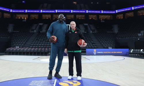 [VIDEO] Turski predsjednik vješt je s loptom: Pogledajte kako je šutirao protiv legendarnog košarkaša