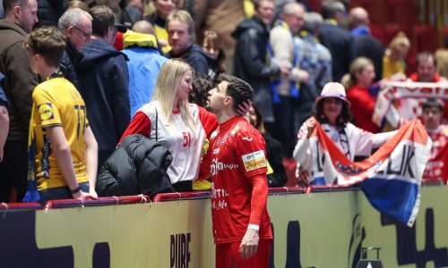 Kad ti je najteže, tražiš svoje: Naši rukometaši u Malmöu utjehu su našli u zagrljaju obitelji