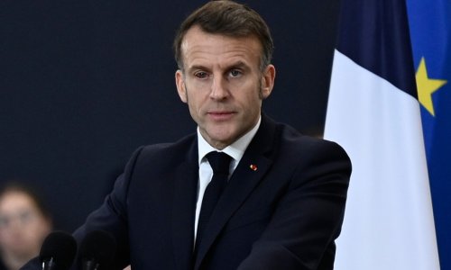 Poznati kirurg o krvavom Macronovom oku: To može biti uzrokovano i udarcem