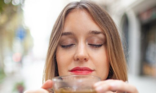 Zaboravite na lijekove: Ovo su čajevi koji prirodno čiste krvne žile od kolesterola