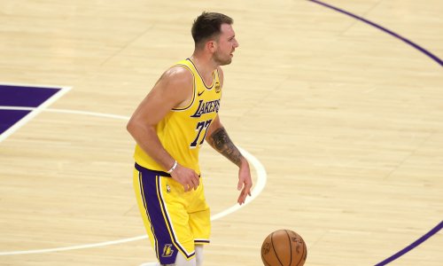 Dončić se sa stilom vratio u Dallas: Sjajnom utakmicom vodio Lakerse do pobjede