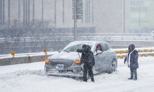 Zimska oluja u SAD-u: Milijun kućanstava bez struje, otkazano više od 10.000 letova