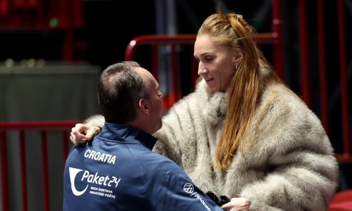 Dagur Sigurdsson snimljen u zagrljaju misteriozne dame, pao je i poljubac!