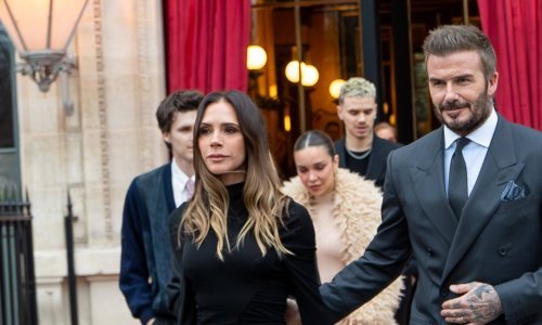 Modni trijumf u sjeni optužbi: Victoria Beckham primila odlikovanje u besprijekornom izdanju