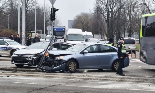 Opet prometna kod Vjesnika: U sudaru oštećen i prometni znak