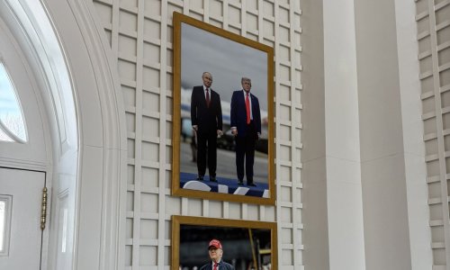 Na zidu Bijele kuće osvanula fotografija Trumpa i Putina