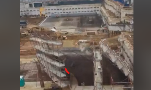 VIDEO Mrežama se širi dramatična snimka: Urušile se skele na gradilištu na Rebru