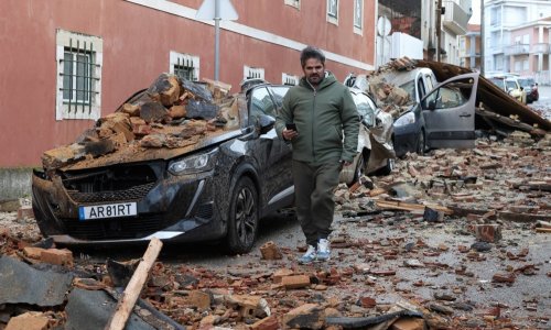 Barem jedna osoba poginula u oluji u Portugalu: 800 tisuća ljudi bez struje
