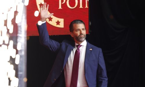 Dok Melania ima glamuroznu premijeru, Trumpov sin odvlači goste u svoj podrumski klub