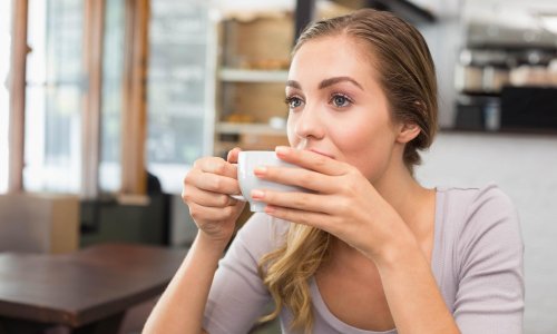 Omiljeni jutarnji ritual može vam napraviti kaos s hormonima i kilogramima, evo i kako