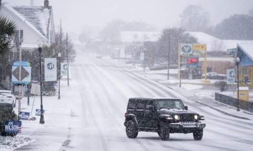 SAD pogodila 'ciklonska bomba': Ogromne količine snijega i orkanski vjetar izazvali kaos