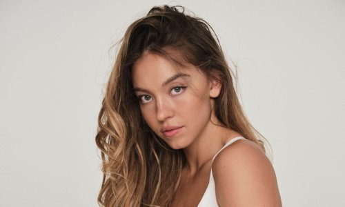 Jeff Bezos financira seksi donje rublje Sydney Sweeney, a internet gori