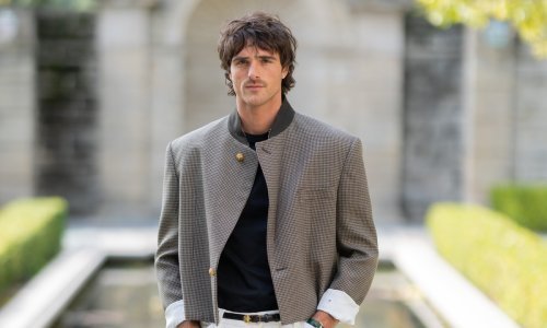 Zablistao u Chanelu: Jacob Elordi ne ustručava se nositi ženske komade