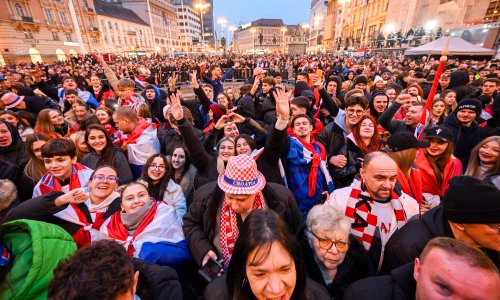 Sve više navijača na Trgu, policija na svakom uglu: 'Znao sam da će Plenković pozvati Senfeka na red'