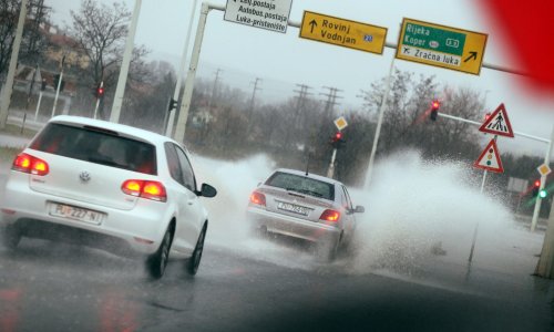 Opasno vrijeme idućih dana: Jugo jača do olujne snage, nekima prijete i poplave
