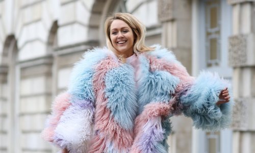 Sambe i balerinke odlaze u zaborav: Svi će nositi ove 'ružne tenisice', čak i uz haljine