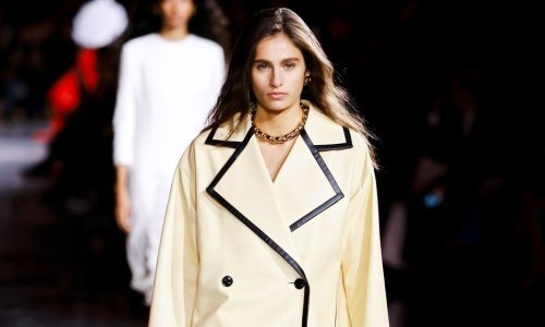 Kultna torbica dobila je novi izgled: Nema onaj prepoznatljivi detalj po kojem je poznata desetljećima