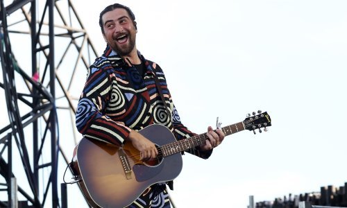 Čekali smo tri godine, a sada je napokon tu: Kralj folk-popa izbacio pjesmu koja će vas prvo slomiti, a onda iscijeliti
