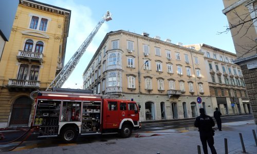 Riječka gradonačelnica: Grad preuzima sanaciju krovišta nakon požara