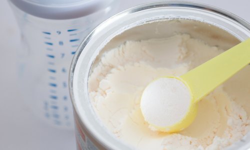 Nestlé i Danone povukli mlijeko za bebe zbog toksina koji izazivaju mučninu i povraćanje
